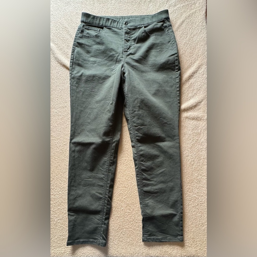 Women's Straight-Leg Pants in Olive Green